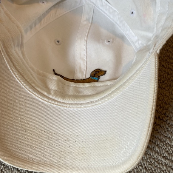 White seaside hat with dog - Picture 3 of 5